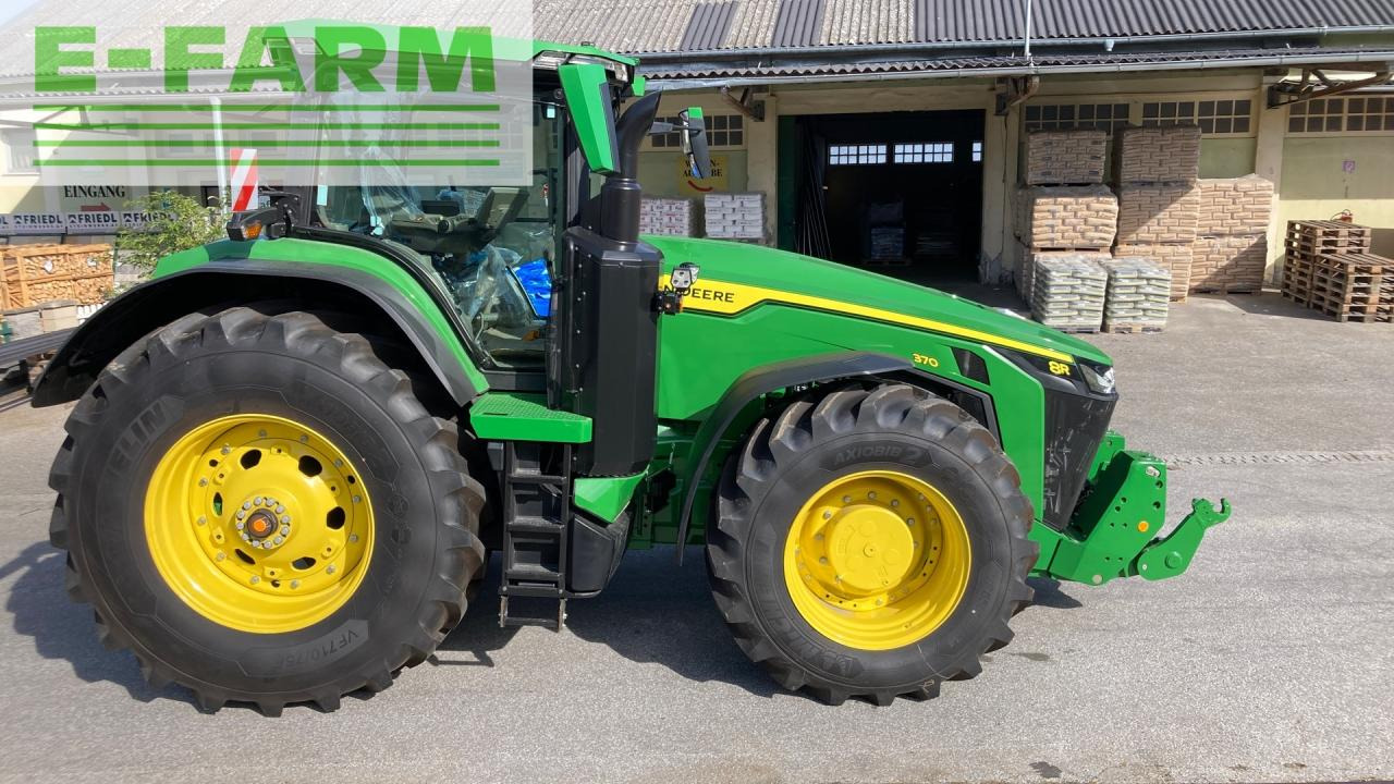 Farm tractor John Deere 8R370