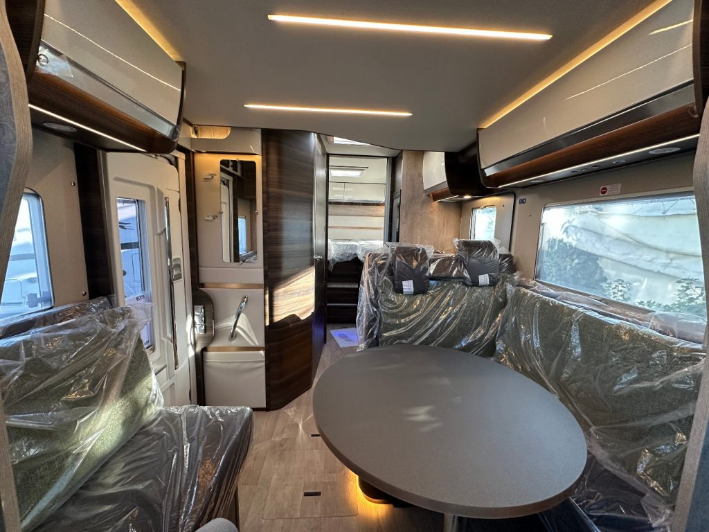 New Semi-integrated motorhome LAIKA ECOVIP L 3019 – CHIAVI IN MANO