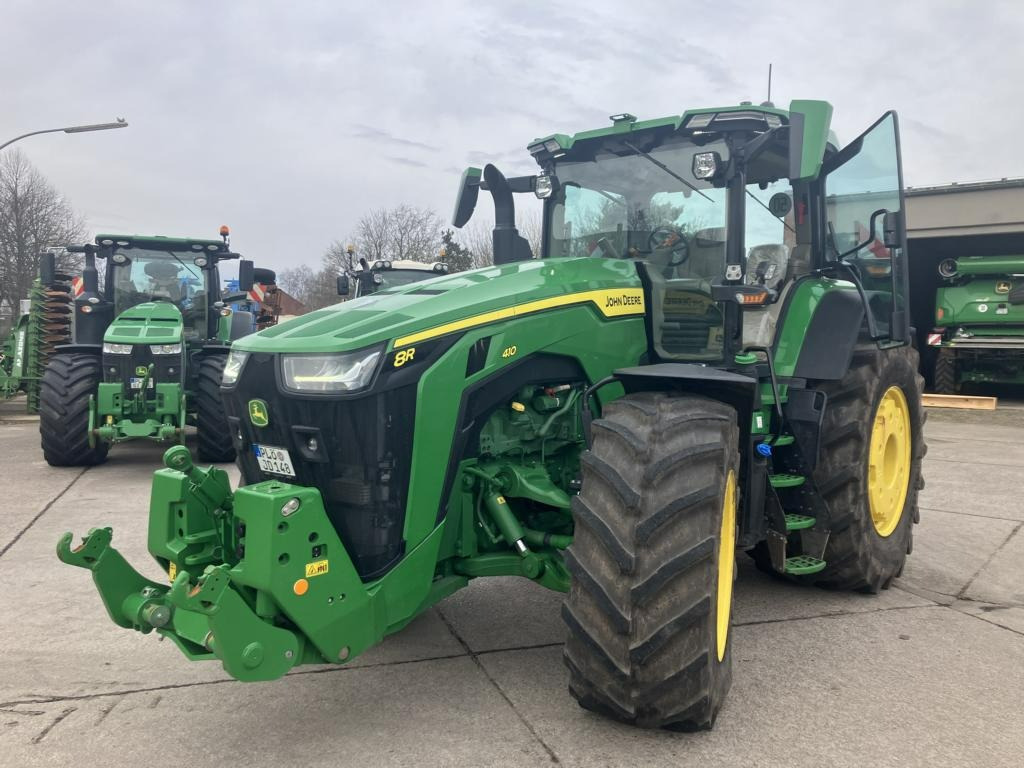 New Farm tractor John Deere TRAKTOR 8R410