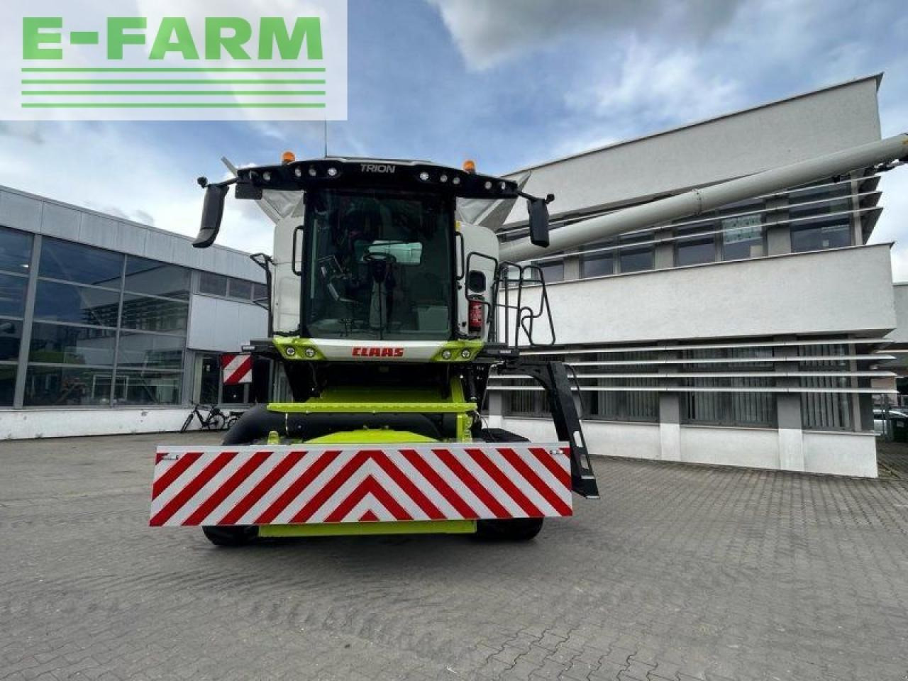 Combine harvester CLAAS trion 750