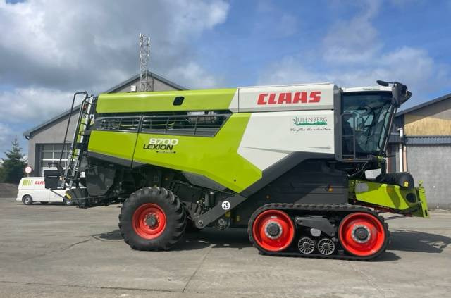 Combine harvester CLAAS Lexion 8700 Terra Trac