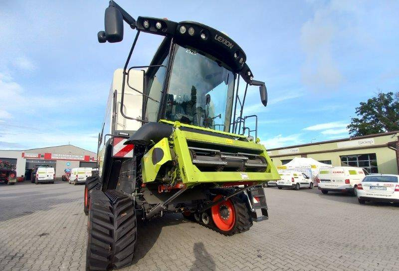 Combine harvester CLAAS Lexion 8800 TT