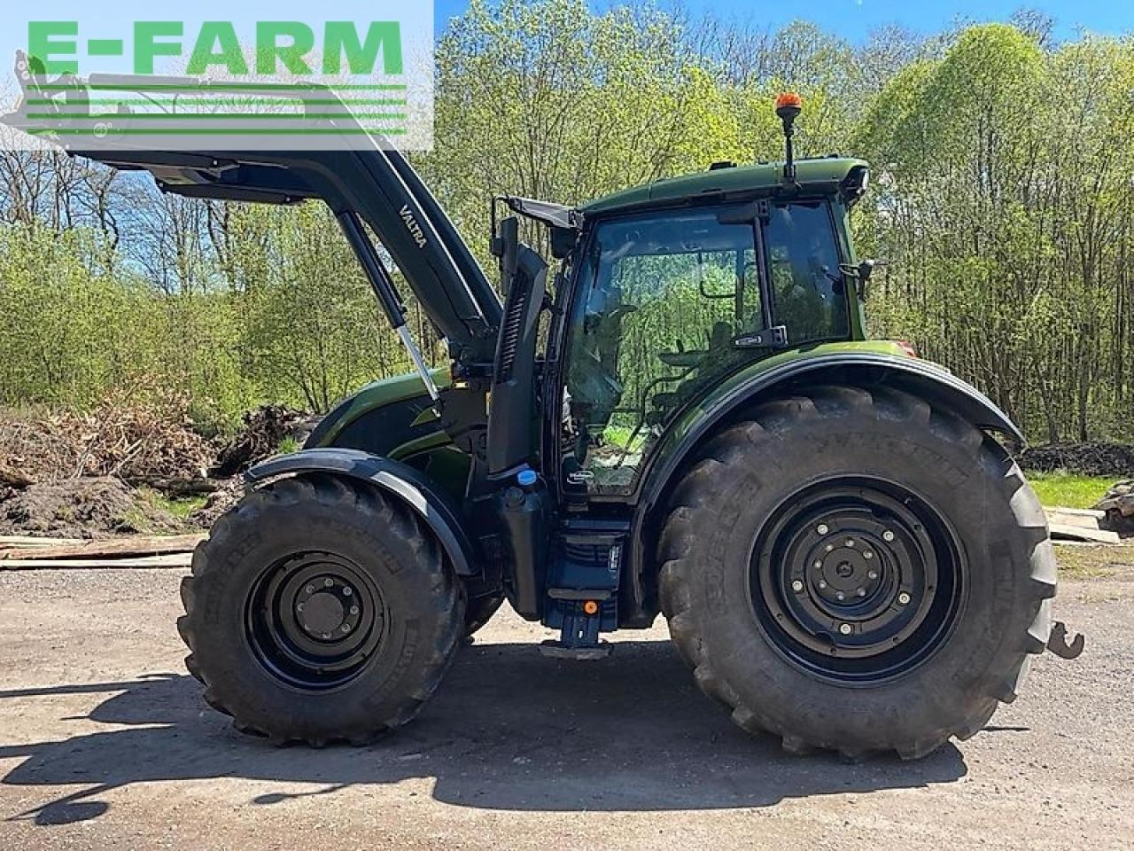 Farm tractor Valtra n155 ea