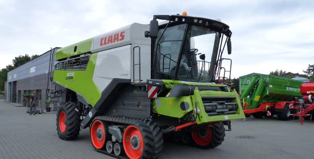 Combine harvester CLAAS Lexion 8700TT/1230 CONVIO FLEX/QUANTIMETER/132mth.