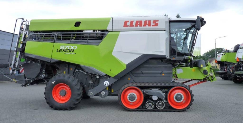 Combine harvester CLAAS Lexion 8700TT/1230 CONVIO FLEX/QUANTIMETER/132mth.