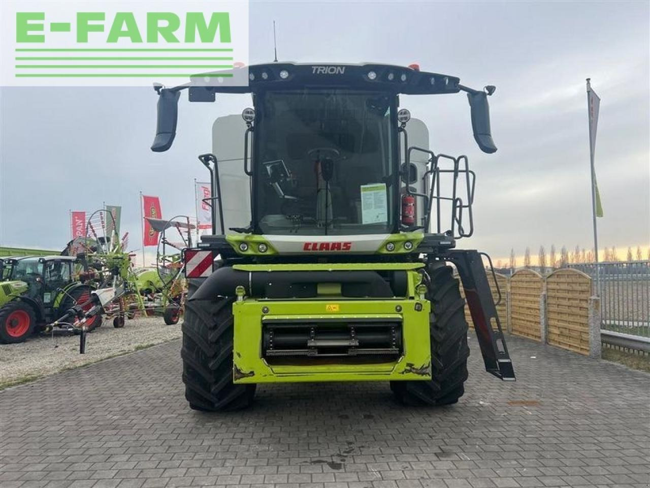 Combine harvester CLAAS trion 730