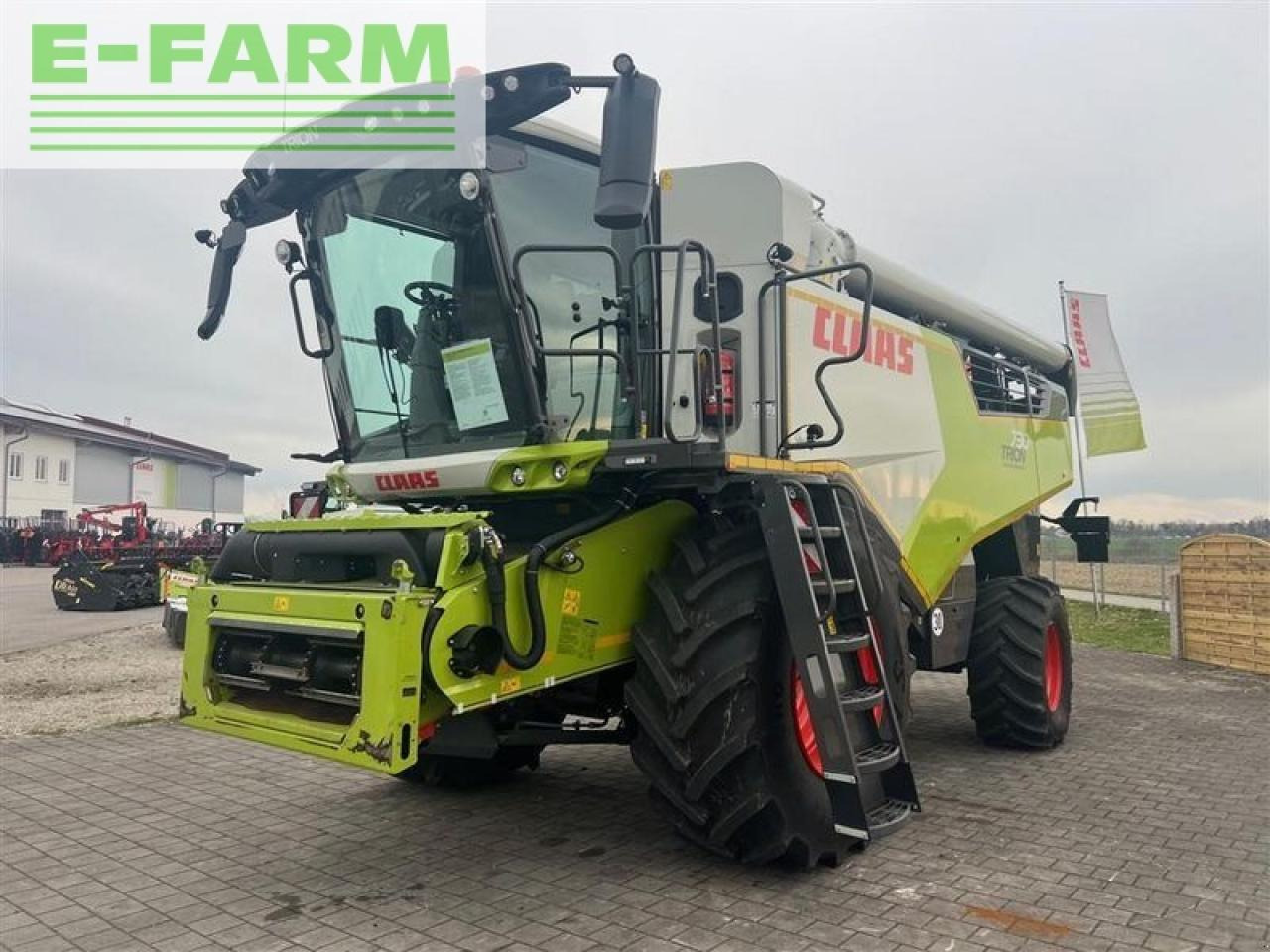 Combine harvester CLAAS trion 730