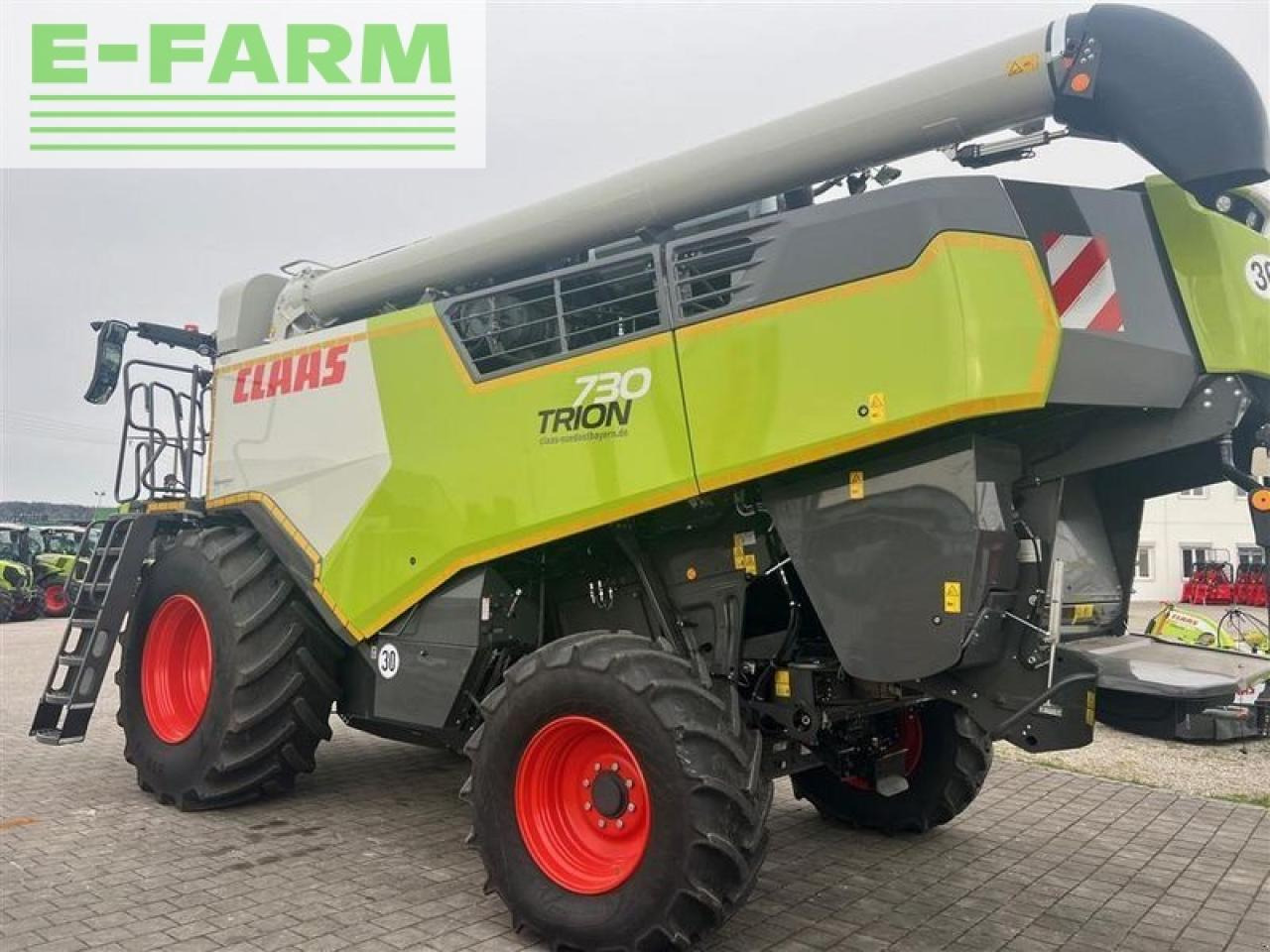 Combine harvester CLAAS trion 730