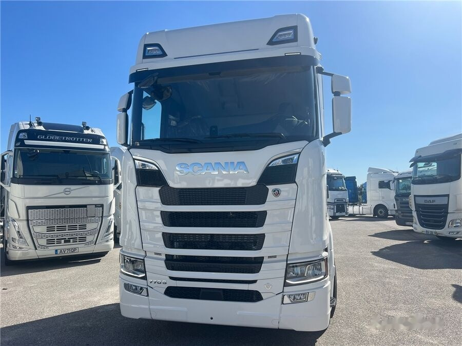 Tractor unit Scania S770