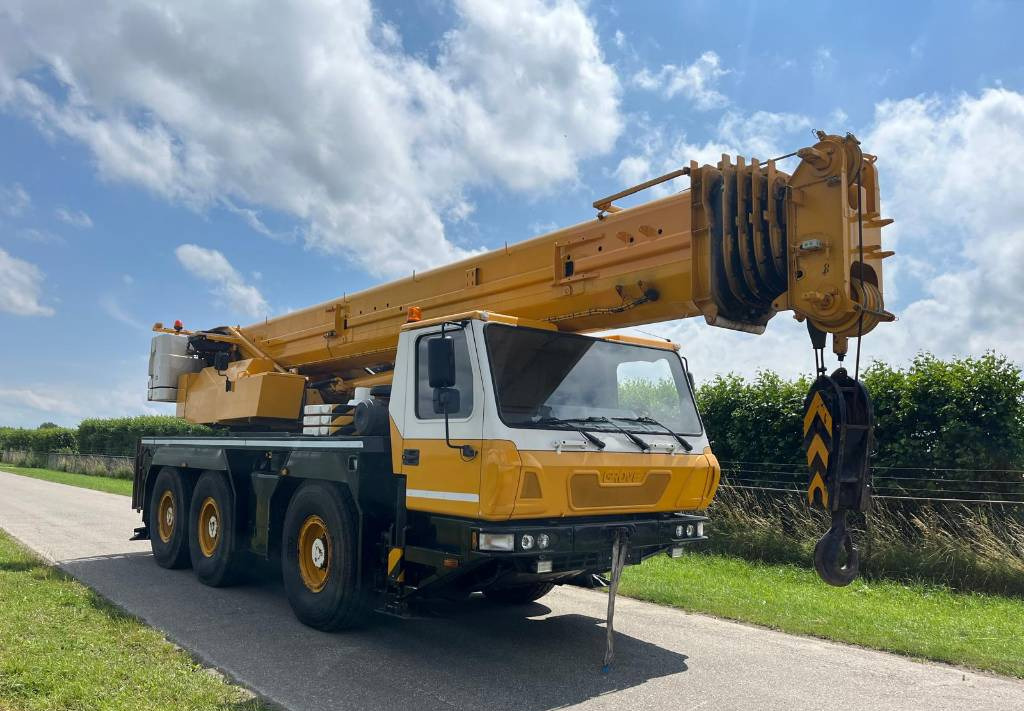 All terrain crane Grove GMK 3055