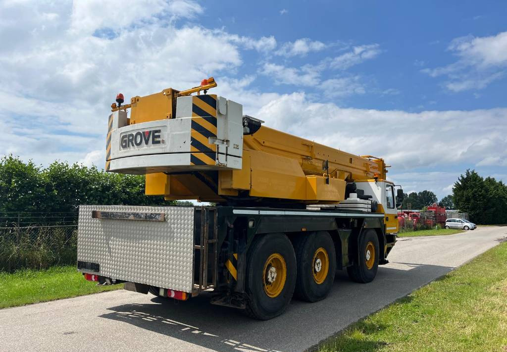 All terrain crane Grove GMK 3055