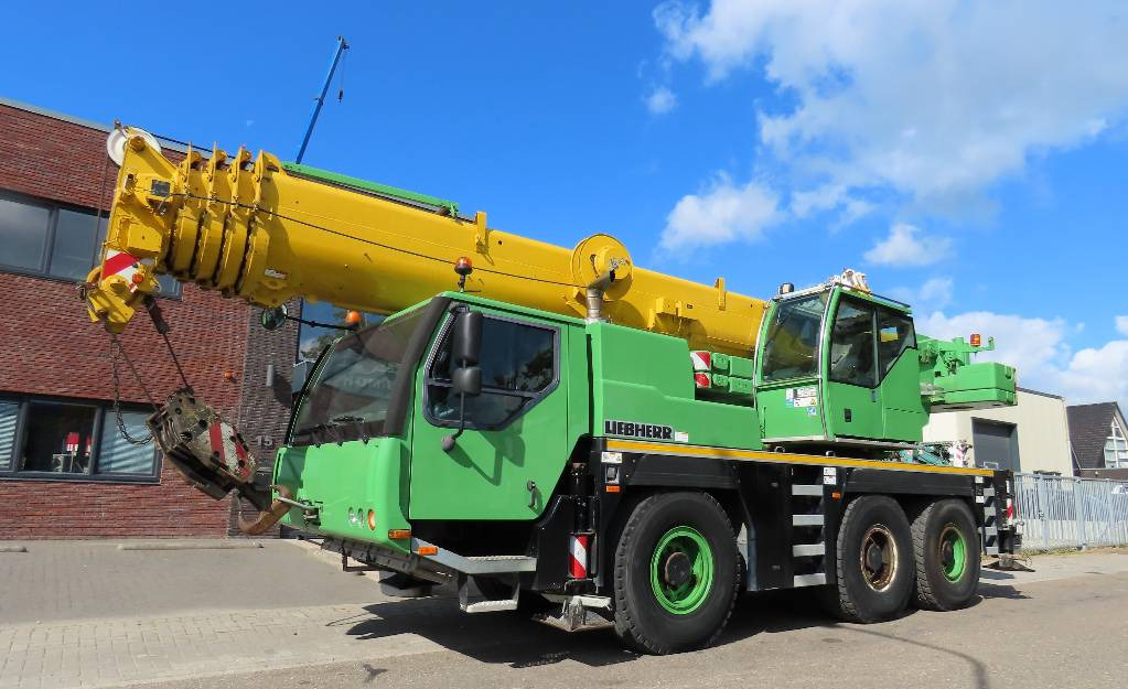 All terrain crane Liebherr LTM 1055-3.2