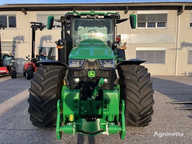 Farm tractor John Deere 8R370