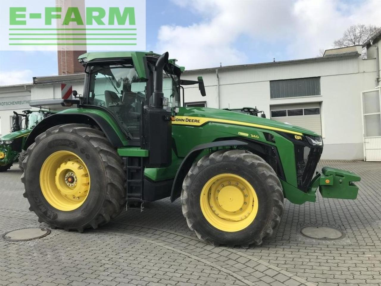 Farm tractor John Deere 8r 340