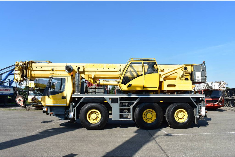 All terrain crane Grove GMK 3055