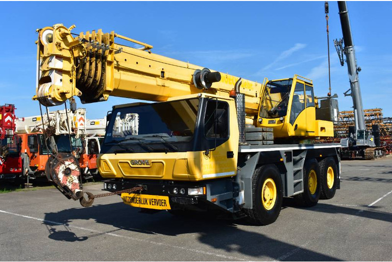 All terrain crane Grove GMK 3055