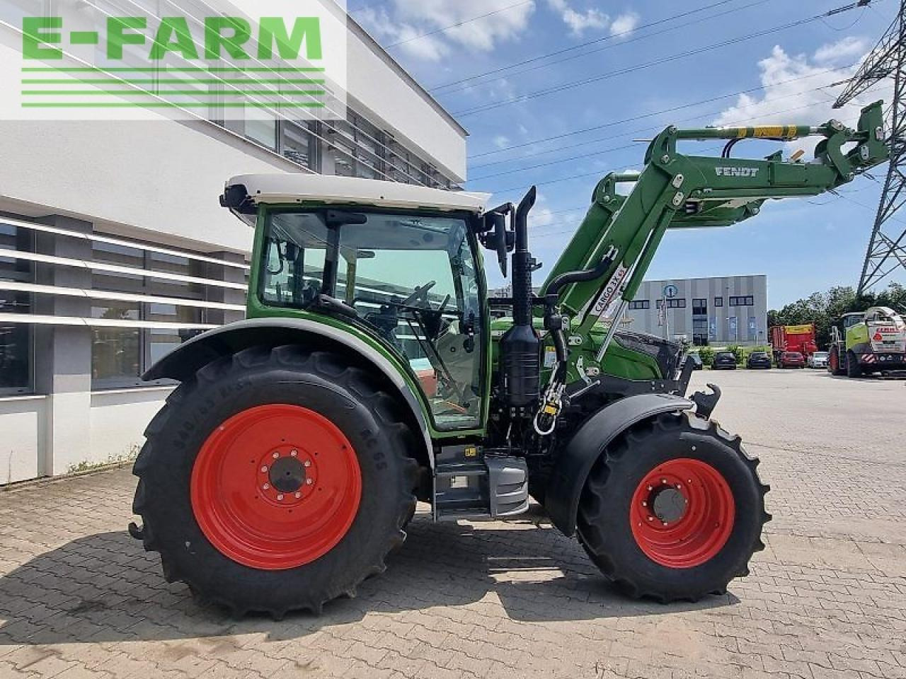 Farm tractor Fendt 211 vario