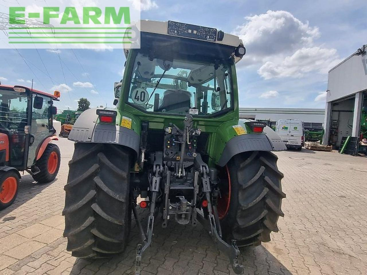 Farm tractor Fendt 211 vario