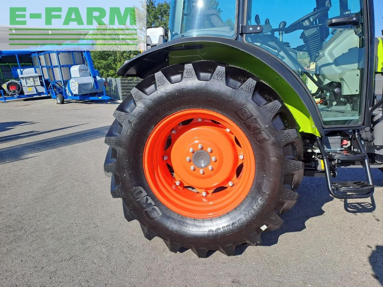 Farm tractor CLAAS elios 320