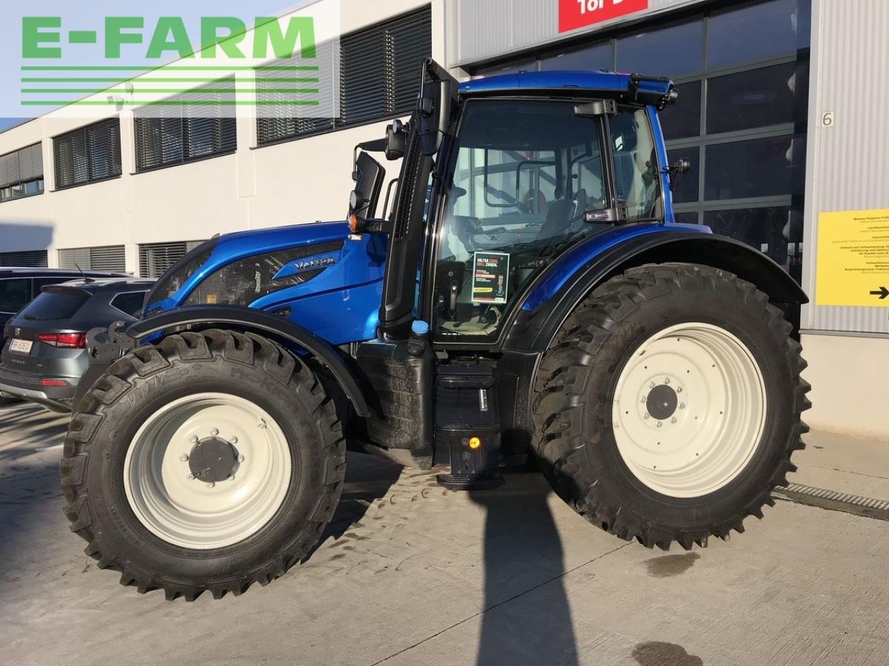 Farm tractor Valtra n175 versu