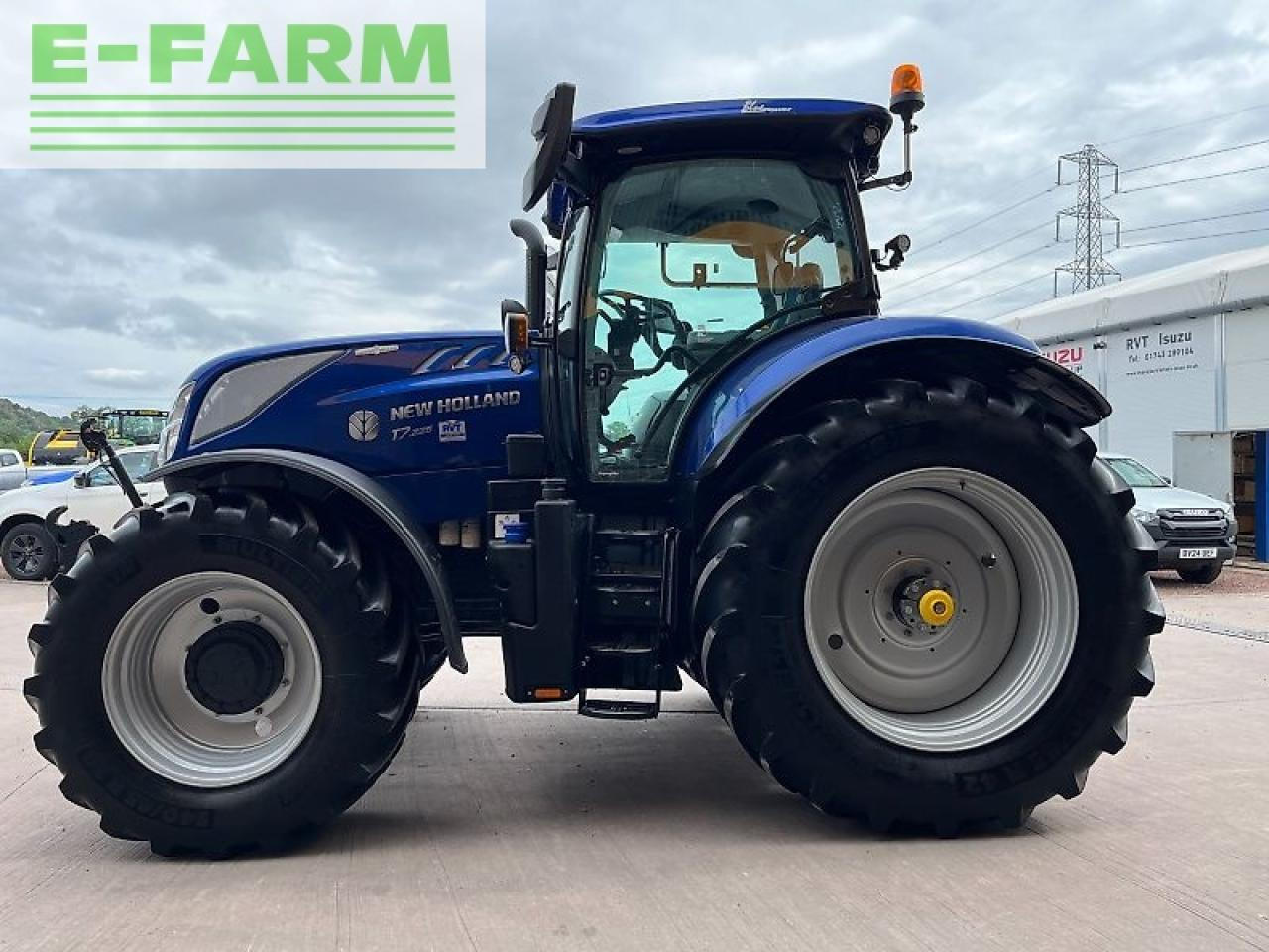 Farm tractor New Holland t7.225