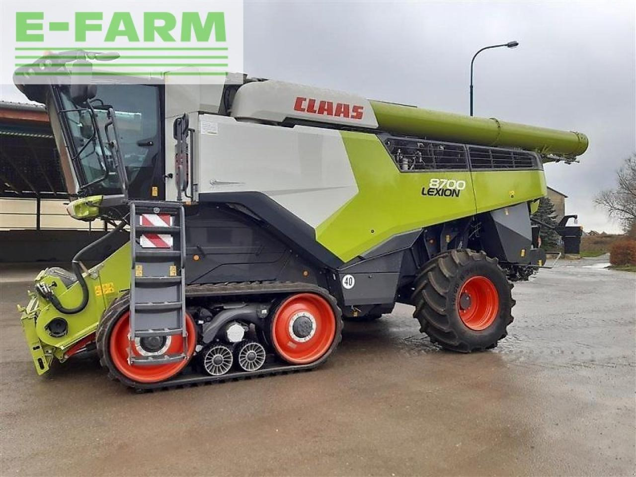 Combine harvester CLAAS lexion 8700tt