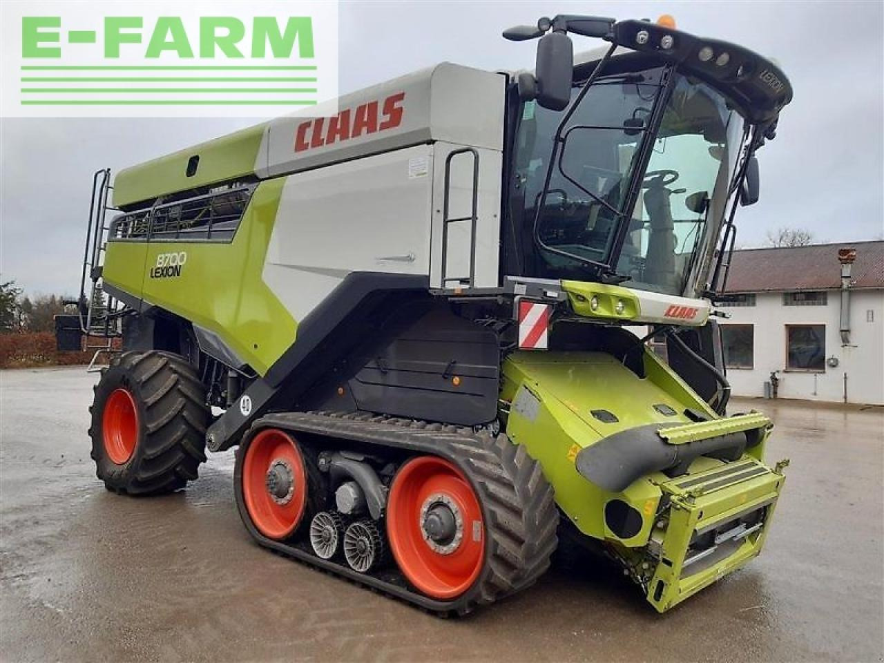 Combine harvester CLAAS lexion 8700tt