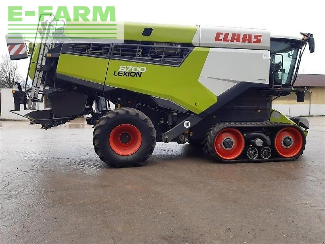 Combine harvester CLAAS lexion 8700tt