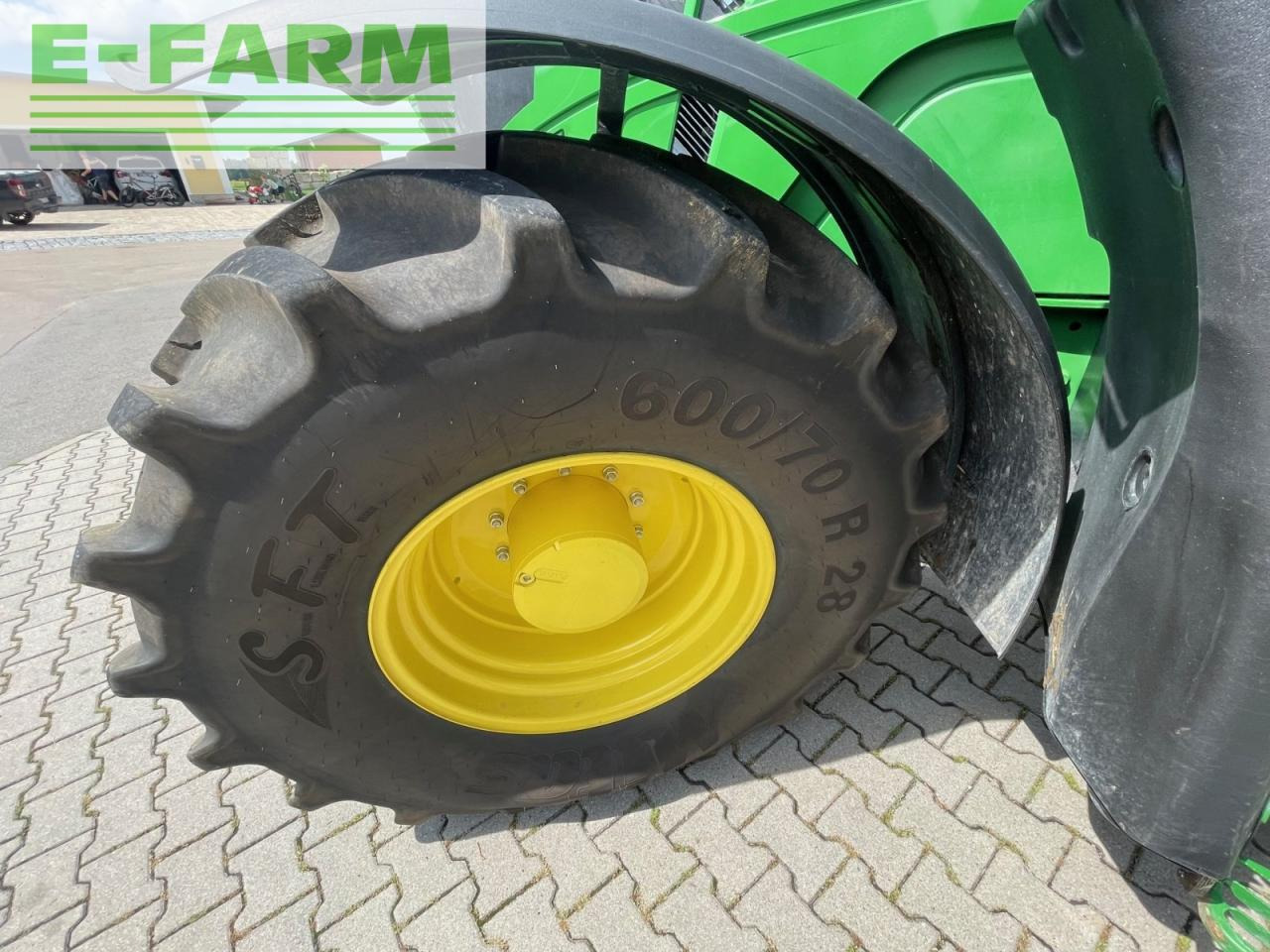 Farm tractor John Deere 6r 215