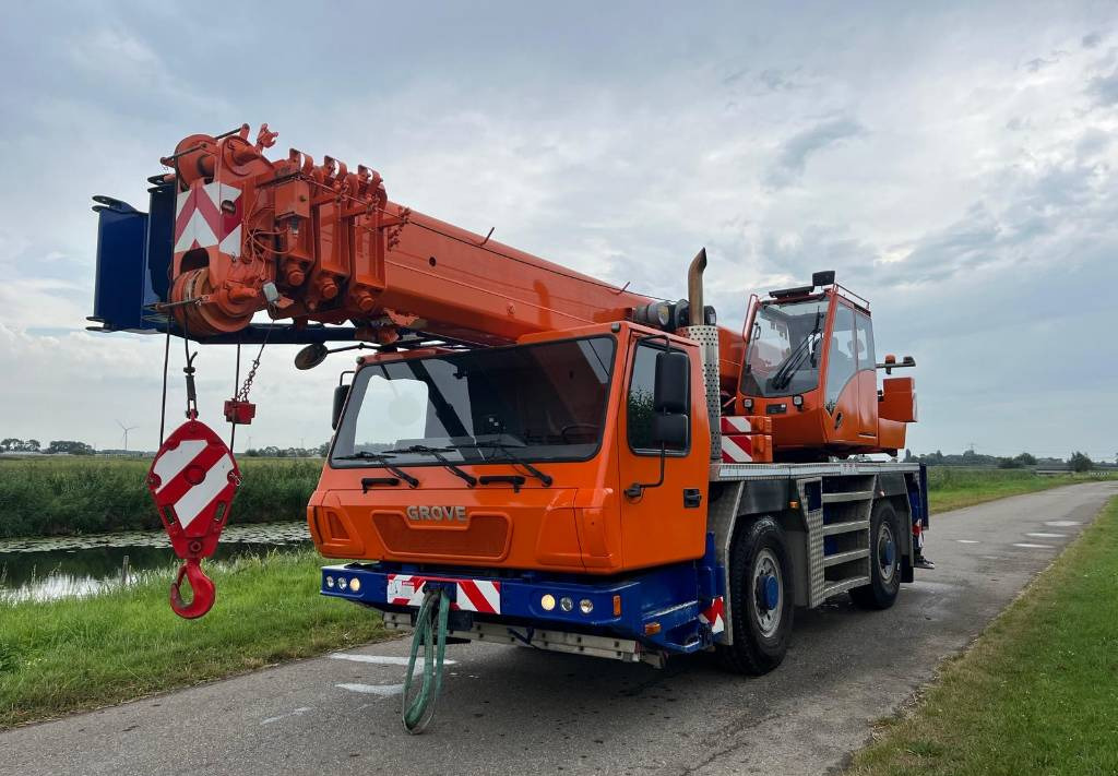 All terrain crane Grove GMK 2035 E