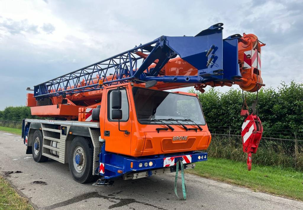 All terrain crane Grove GMK 2035 E